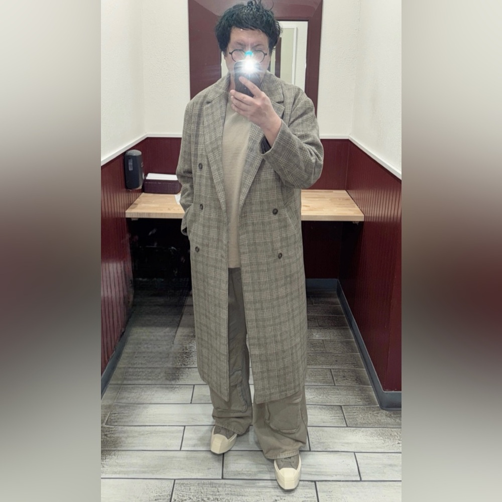 Men’s long plaid soft touch overcoat size large